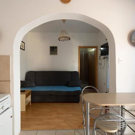 Studio Apartman Ema 2 กอร์นยิ คาริน ภายนอก รูปภาพ