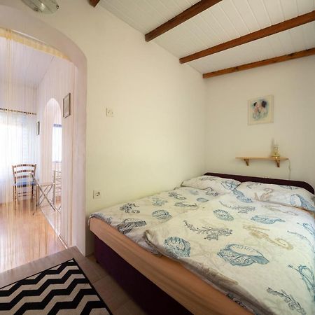 Studio Apartman Ema 2 กอร์นยิ คาริน ภายนอก รูปภาพ