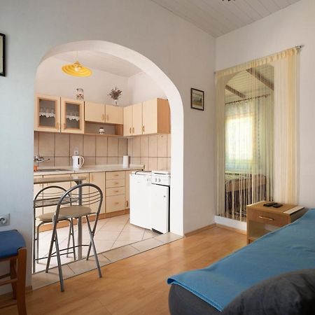 Studio Apartman Ema 2 กอร์นยิ คาริน ภายนอก รูปภาพ