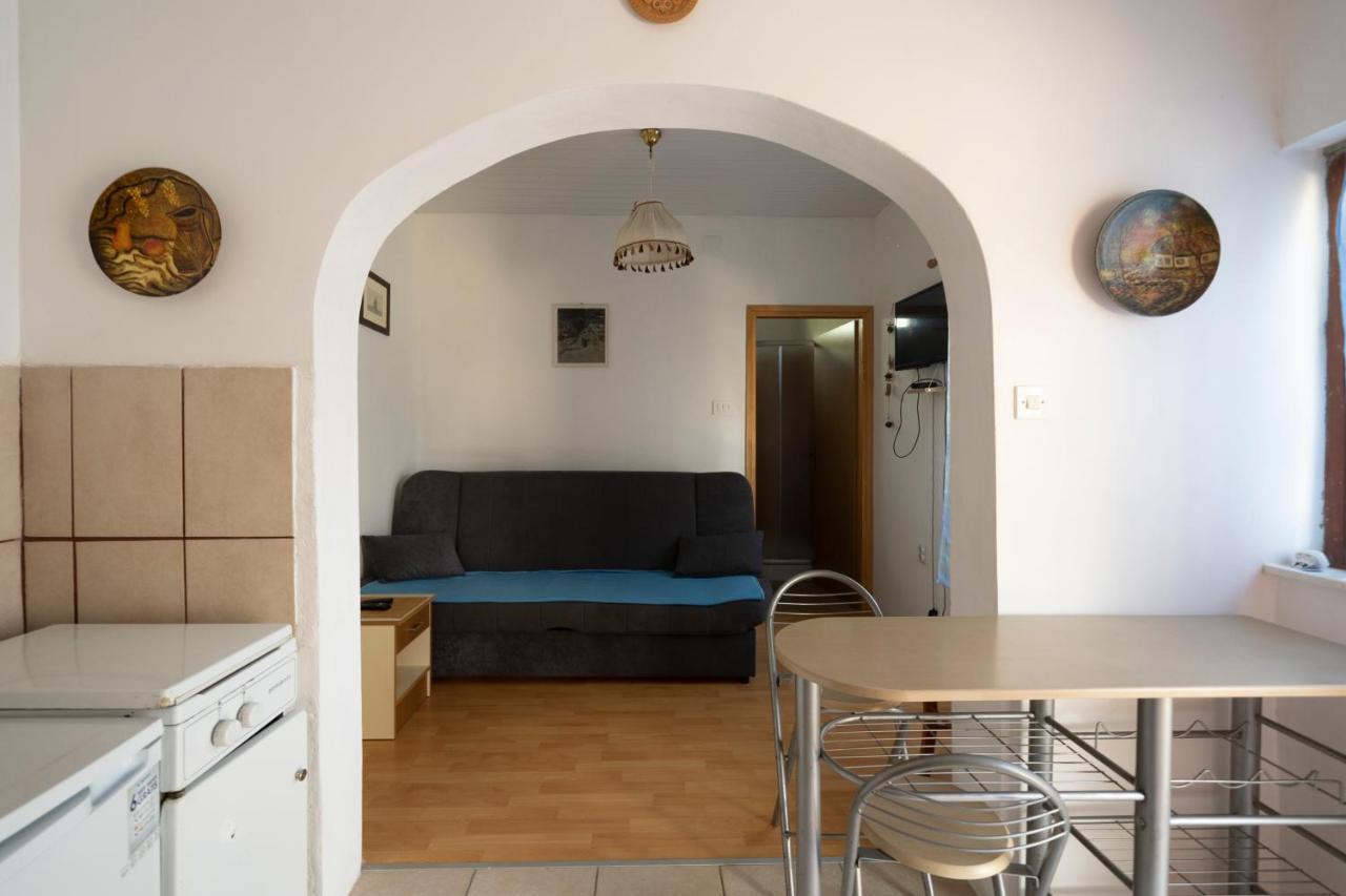 Studio Apartman Ema 2 กอร์นยิ คาริน ภายนอก รูปภาพ