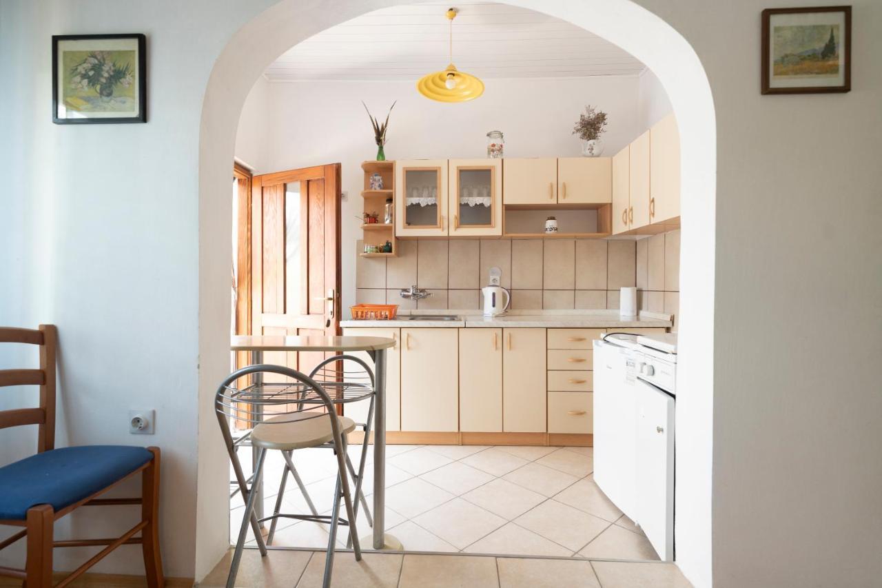Studio Apartman Ema 2 กอร์นยิ คาริน ภายนอก รูปภาพ