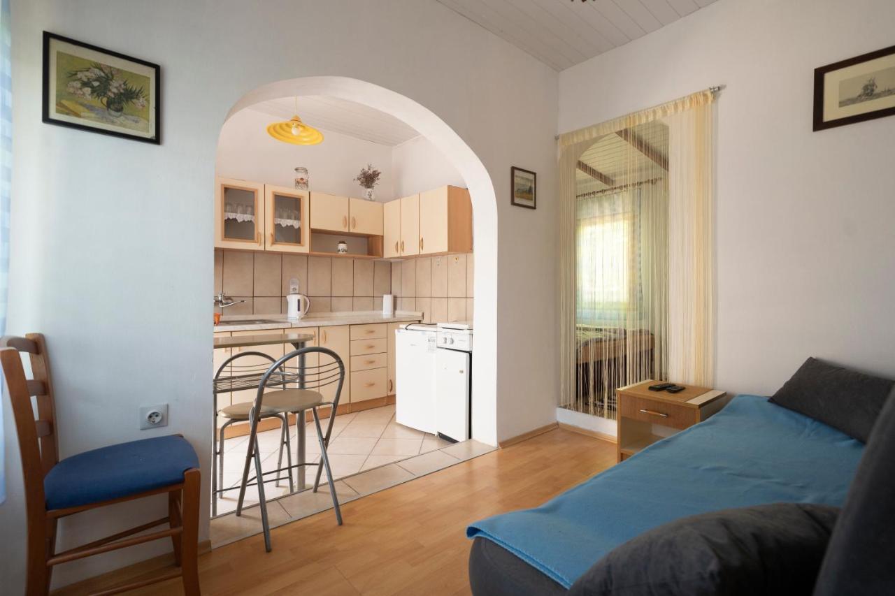 Studio Apartman Ema 2 กอร์นยิ คาริน ภายนอก รูปภาพ